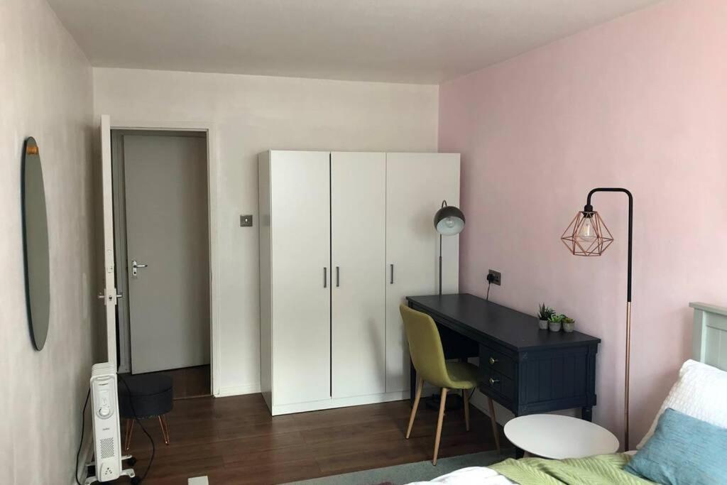 Super Spacious 2 Bedroom Apt 20Mn From Central. Londra Esterno foto
